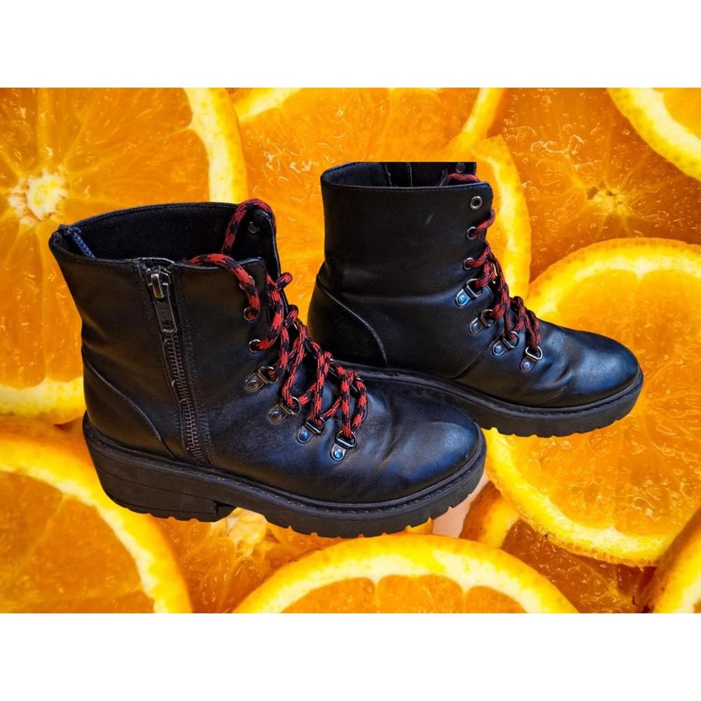 Sketchers Combat Boot with 2 Inch Heel and Zipper Sides Size 7.5
